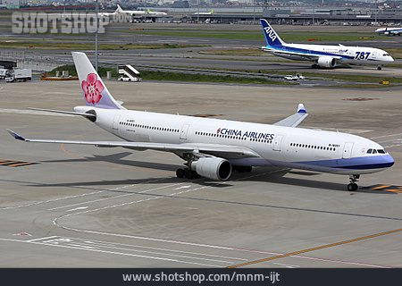 
                Flughafen, Airbus A330, China Airlines                   