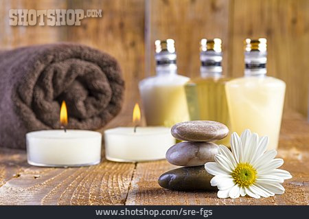 
                Teelicht, Aromatherapie, Duftöl, Steinstapel                   