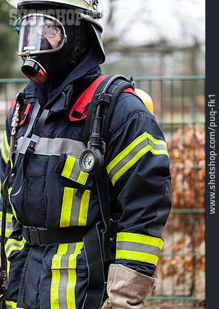 
                Feuerwehr, Feuerwehreinsatz, Atemschutzmaske                   