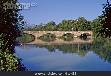 
                Viadukt, Eisenbahnbrücke, Berchtesgadener Land                   
