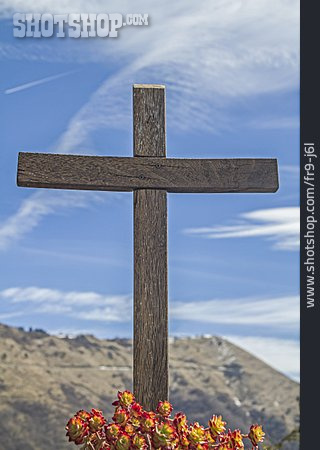 
                Gipfelkreuz, Holzkreuz, Apennin                   