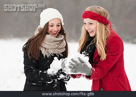 
                Winter, Schnee, Freundinnen                   