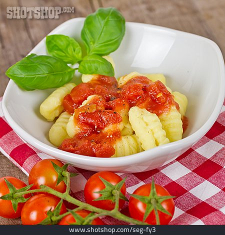 
                Italienische Küche, Mittagessen, Gnocchi                   