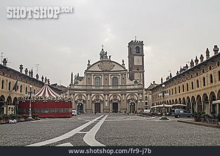 
                Dom, Vigevano, Piazza Ducale                   