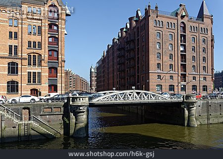 
                Hamburg, Speicherstadt, Kannengießerbrücke                   