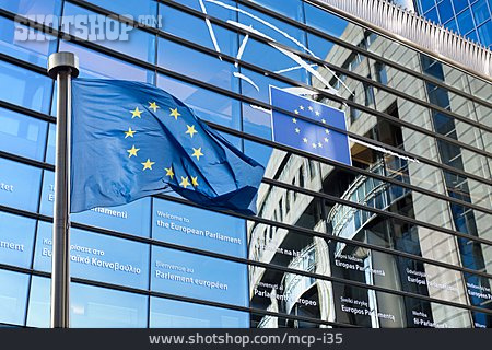 
                Eu, Brüssel, Europaflagge, Berlaymont-gebäude                   