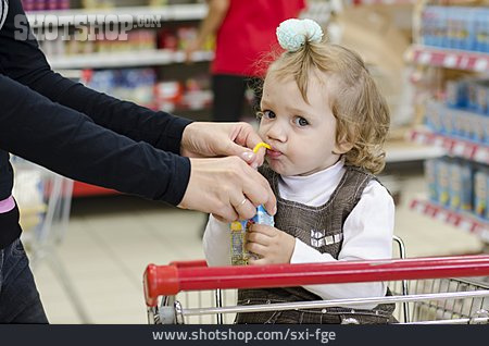 
                Kleinkind, Mutter, Supermarkt                   