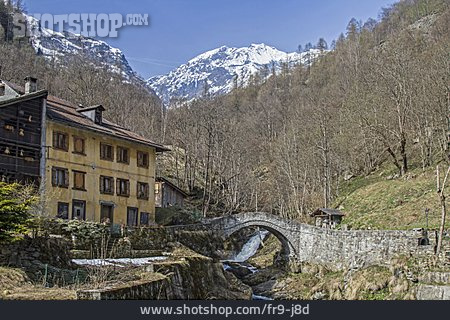 
                Steinbrücke, Ortschaft, Rima San Giuseppe                   