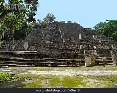 
                Pyramide, Calakmul                   
