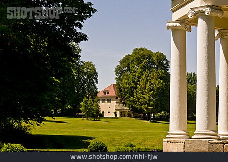 
                Schlosspark, Weimar, Schloss Tiefurt                   
