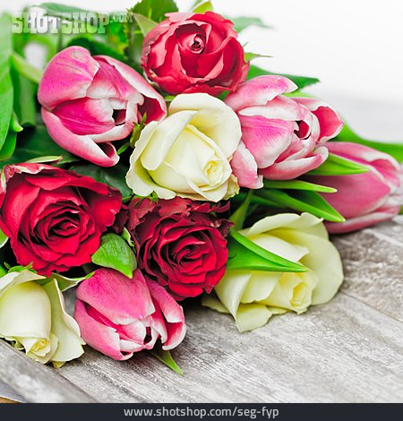 
                Rosenstrauß, Blumengeschenk                   