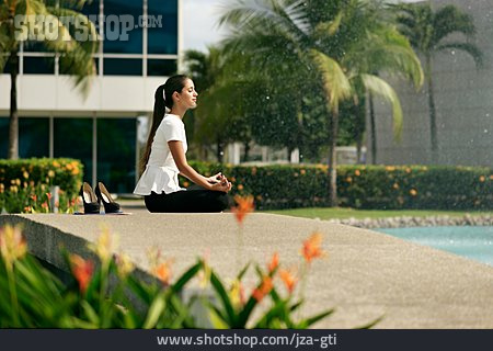 
                Frau, Meditation, Yoga                   