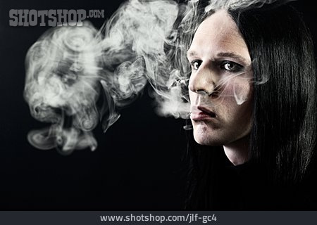 
                Junger Mann, Rauchen, Geheimnisvoll, Gothic, Unheimlich                   