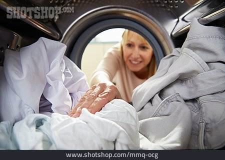 
                Frau, Waschen, Wäsche                   