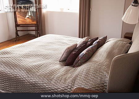 
                Kissen, Doppelbett, Schlafzimmer                   
