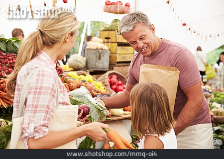 
                Einkaufen, Gemüse, Gemüsemarkt, Gemüsehändler                   
