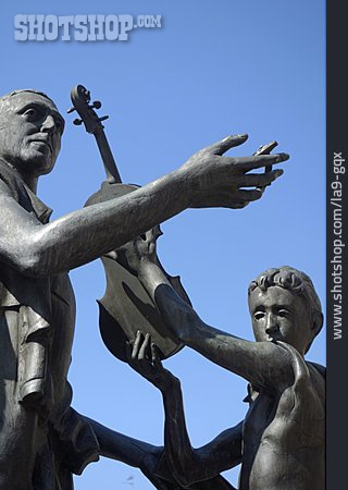 
                Denkmal, Stradivari-denkmal, Stradivari                   