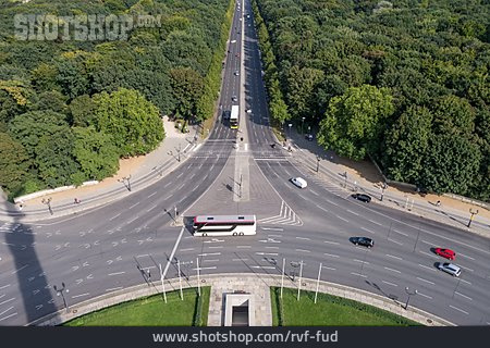 
                Berlin, Tiergarten, Straßenverkehr                   
