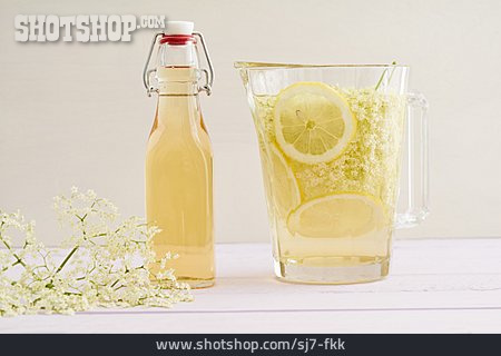 
                Erfrischung, Getränk, Karaffe, Holunderblüten, Hausgemacht                   