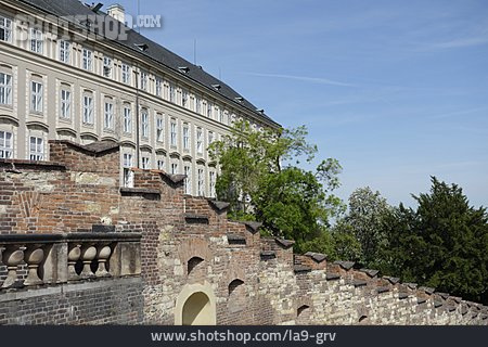 
                Prager Burg, Höhenburg, Burgwall                   
