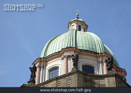 
                Prag, Kirchenkuppel                   