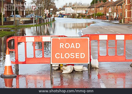 
                überschwemmung, Hochwasser, Straßensperrung                   