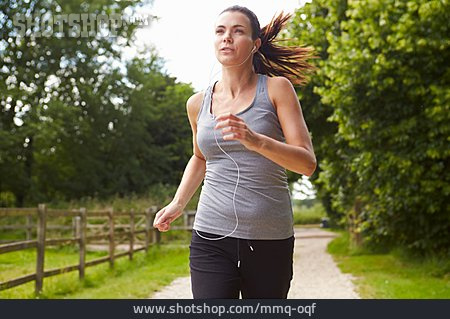 
                Junge Frau, Sport & Fitness, Joggerin                   