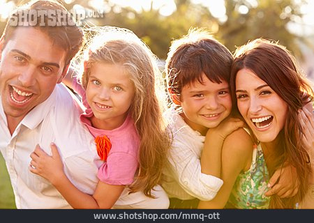 
                Lachen, Familie, Sommerlich, Familienportrait                   