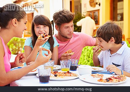 
                Essen, Sommer, Familie, Geschwister, Pizzeria                   