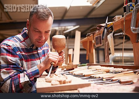 
                Handwerk, Holzverarbeitung, Schnitzen, Meißel, Tischler                   