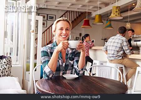 
                Frau, Lächeln, Café, Kaffeepause                   