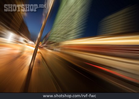 
                Geschwindigkeit, Straße, Lichtstreifen                   