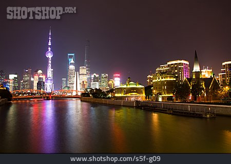 
                Shanghai, Pudong, Huangpu Jiang                   