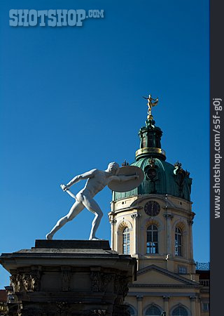 
                Statue, Schloss Charlottenburg                   