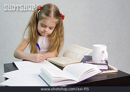 
                Kind, Hausaufgaben, Konzentriert                   