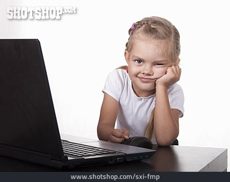 
                Mädchen, Laptop, Internet, Kindersicherung                   