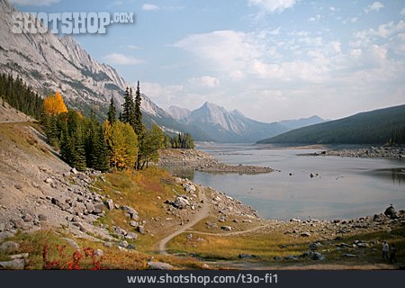 
                Kanada, Rocky Mountains, Jasper-nationalpark, Medicine Lake                   