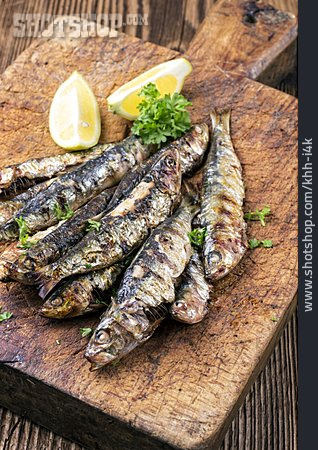 
                Fischgericht, Sardine, Anchovis                   