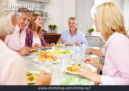 
                Mahlzeit, Familie, Esstisch, Großeltern                   