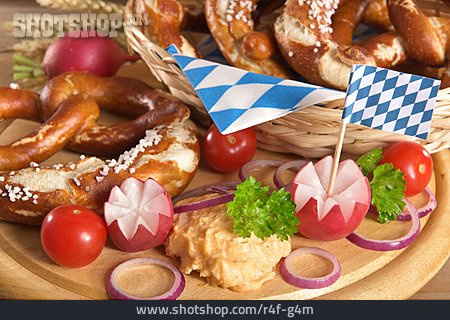 
                Brezel, Bayerische Küche                   