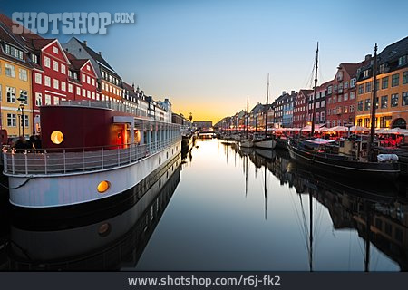 
                Kanal, Kopenhagen, Nyhavn                   