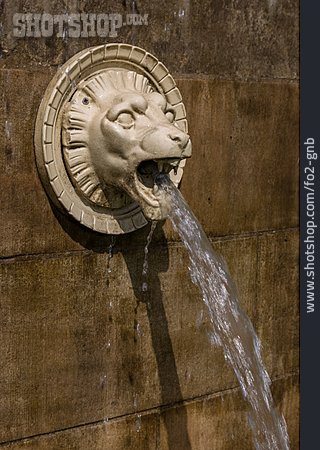 
                Brunnen, Löwenkopf                   