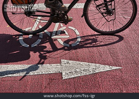 
                Fahrradspur, Radweg, Fahrbahnmarkierung                   