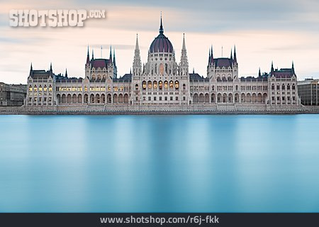 
                Parlament, Parlamentsgebäude, Budapest                   