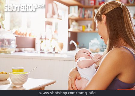 
                Säugling, Mutter, Häusliches Leben, Mutterglück                   
