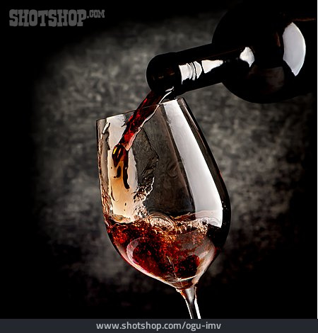
                Red Wine, Pouring                   