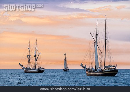 
                Sonnenuntergang, Segelschiff, Windjammer                   
