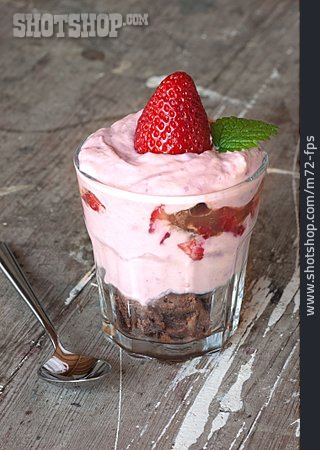 
                Dessert, Mousse, Erdbeermousse                   