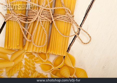 
                Sortiment, Spaghetti, Pasta, Fusilli, Penne, Rigate                   