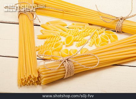 
                Spaghetti, Makkaroni, Fusilli, Penne                   